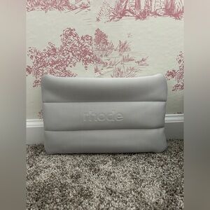 Hailey Bieber Rhode Skin Gray Bag